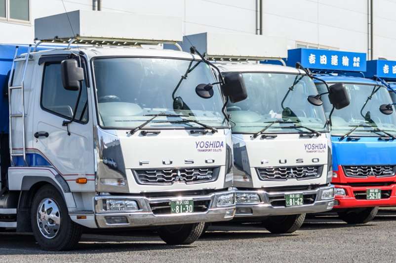 吉田運輸のトラック(平ボデイ)