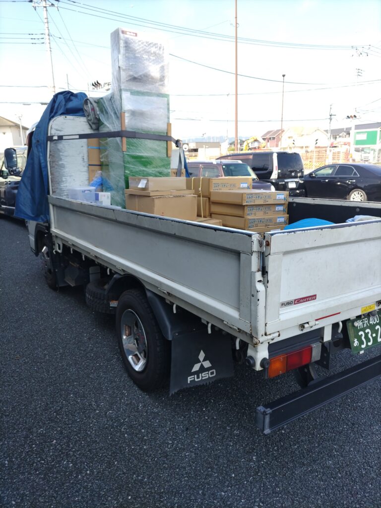 2トン平ボディの積荷写真