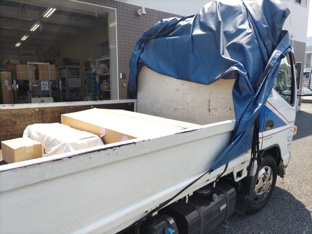 3トン平ボディの積荷写真