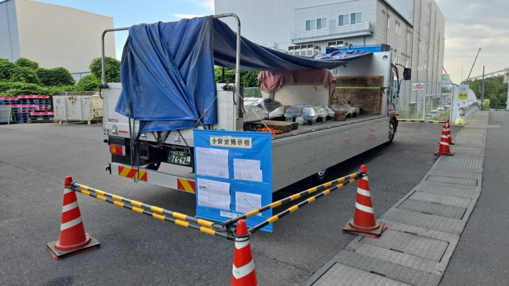 4トン平ボディ積荷写真