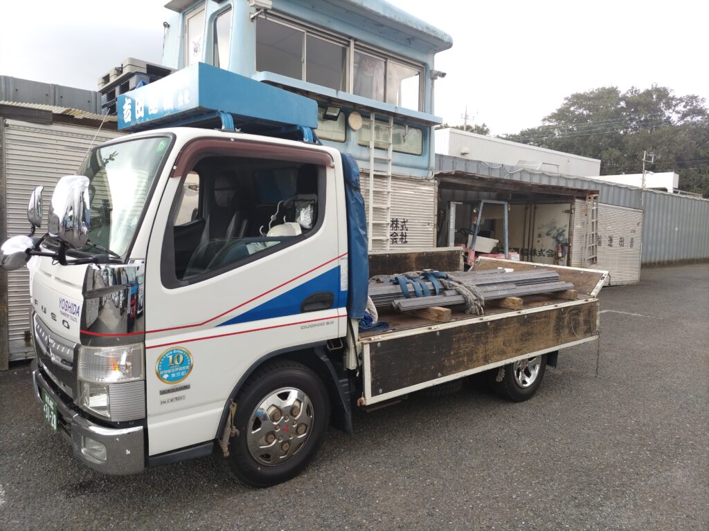 2トン平ボディ積荷写真