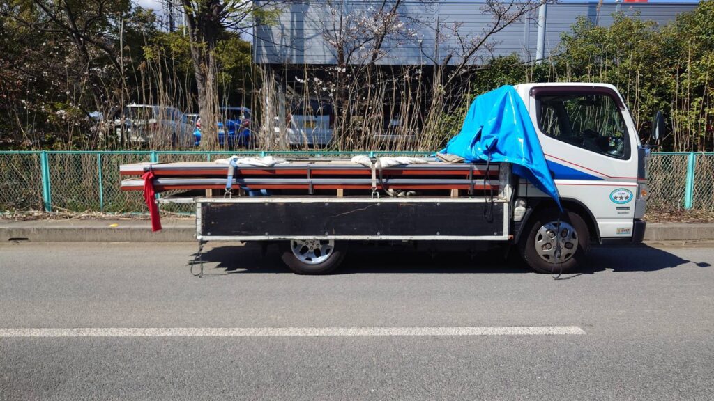3トン平ボディ積荷の写真