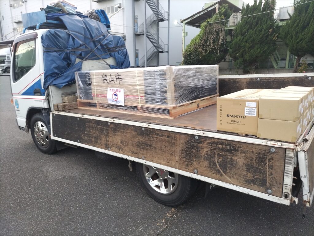 2t平ボディの積荷写真