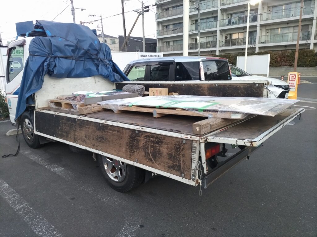 2トン平ボディ積荷