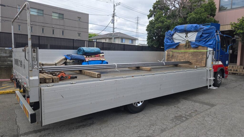 4トン平ボディ積荷写真