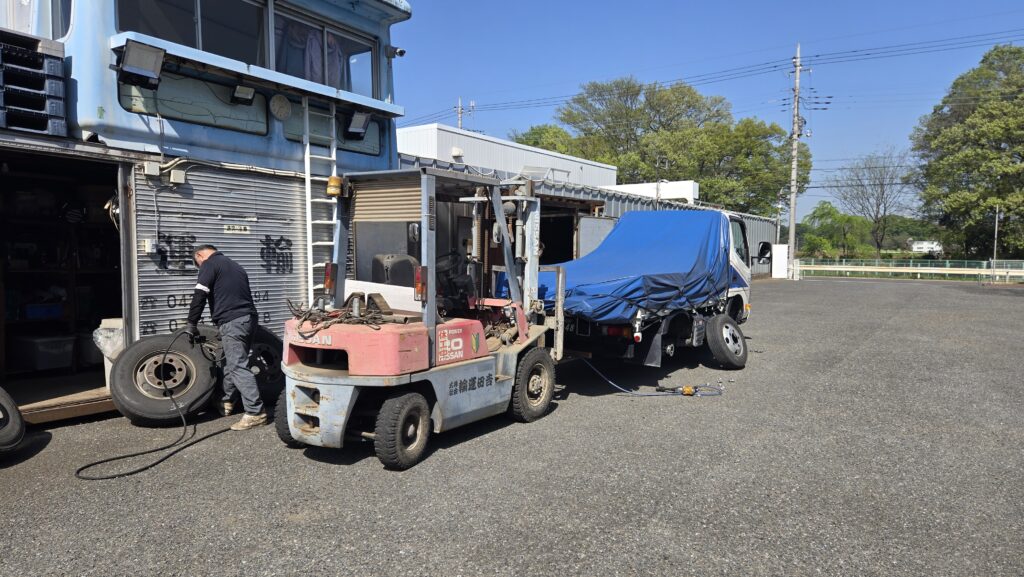 3t平ボディ整備の写真