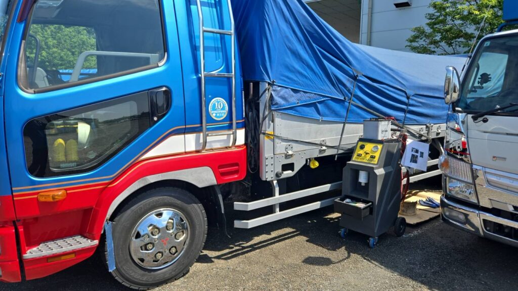 4t平ボディトラックの整備写真