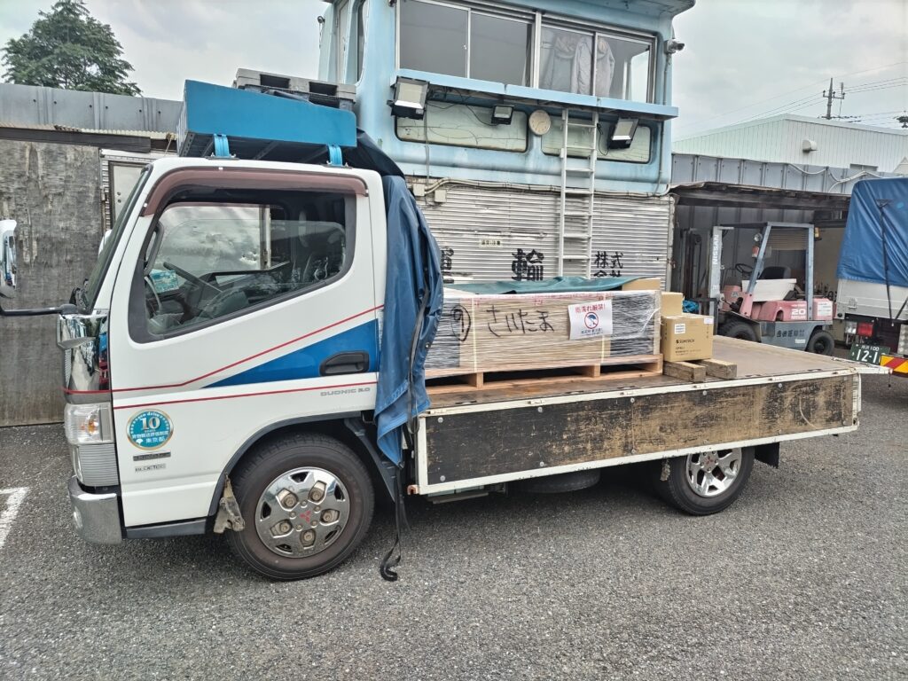3t平ボディトラックの積荷の写真