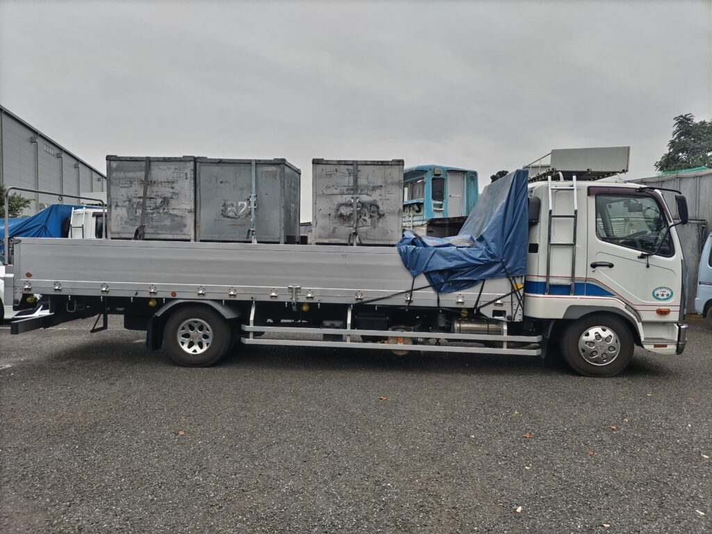 4トン平ボディトラックの積荷写真